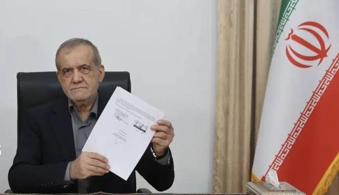 کیهان: تفاهم‌نامه اسلام آباد مُرده است، با دم مسیحایی می‌خواهید زنده‌اش کنید؟!