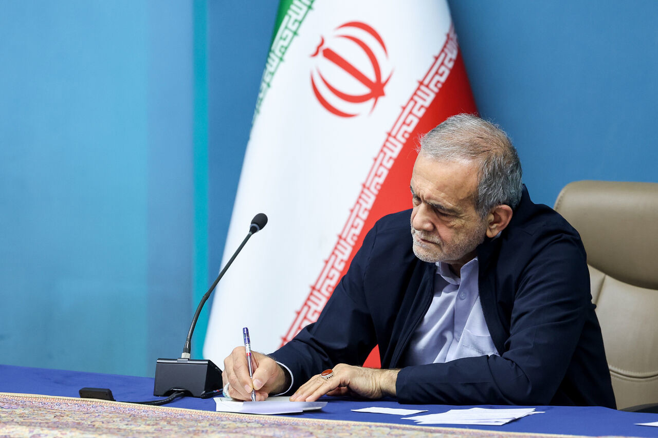 رئیس‌جمهور: خوی می‌تواند کانونی جهانی برای بازشناسی میراث شمس و مولانا باشد