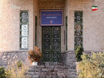 دکتر صحرایی رو از اون سر بیمارستان صدا زده براش سوزن نخ کنه!