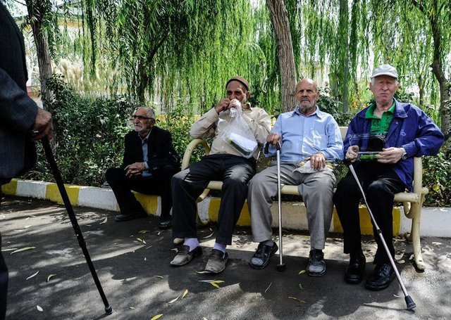 واریز حقوق مهر بازنشستگان تأمین اجتماعی ادامه دارد؛ انتقاد برخی بازنشستگان از عدم پرداخت
