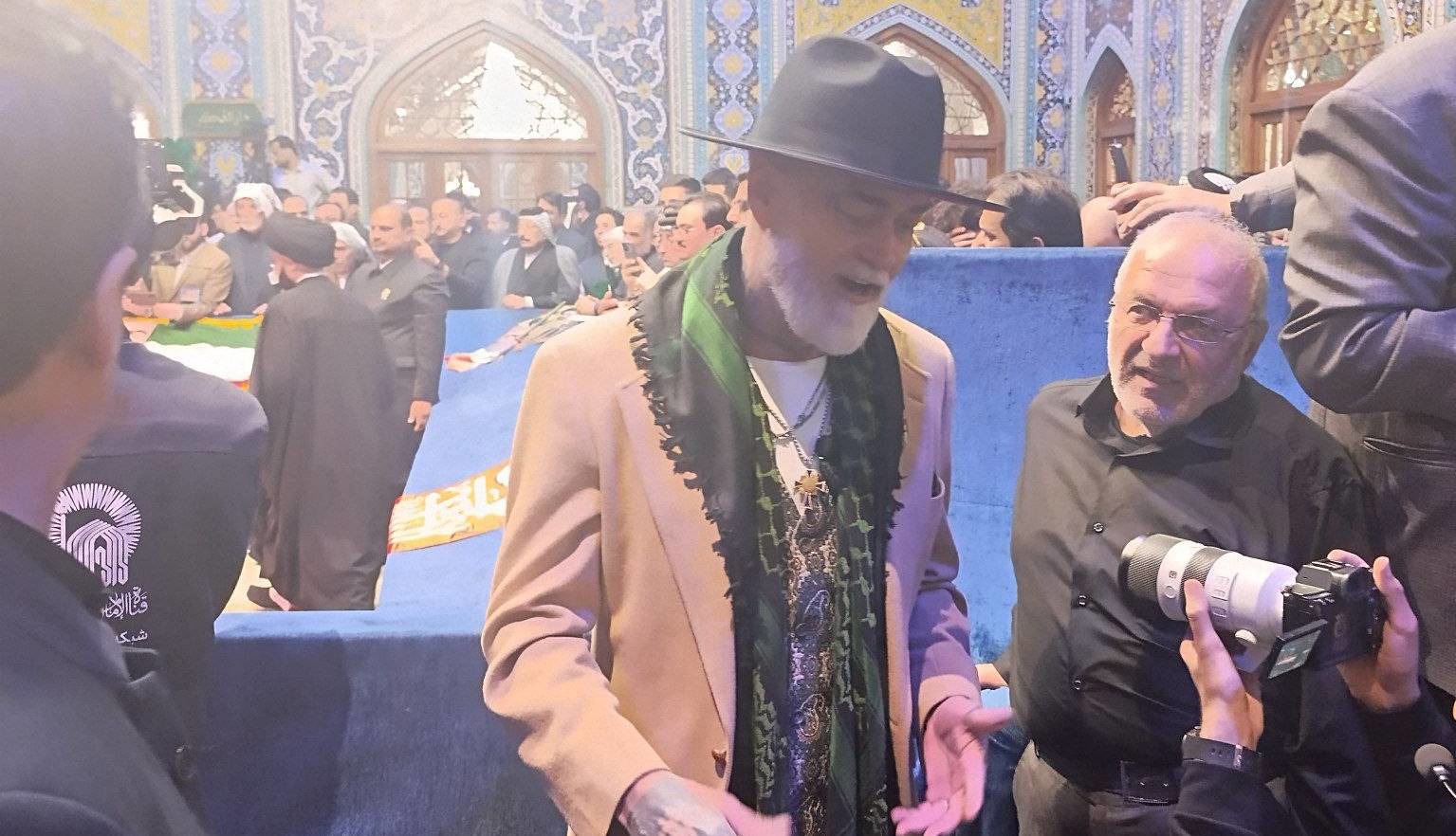 حضور کهنه سرباز آمریکایی بر سر مزار رهبر شهید انقلاب
