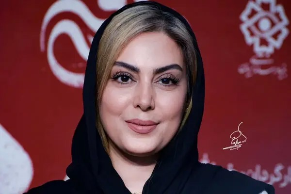 چهره ها/  چهره متفاوت نیلوفر شهیدی و دخترش با نقاشی‌های فانتزی و رنگارنگ!
